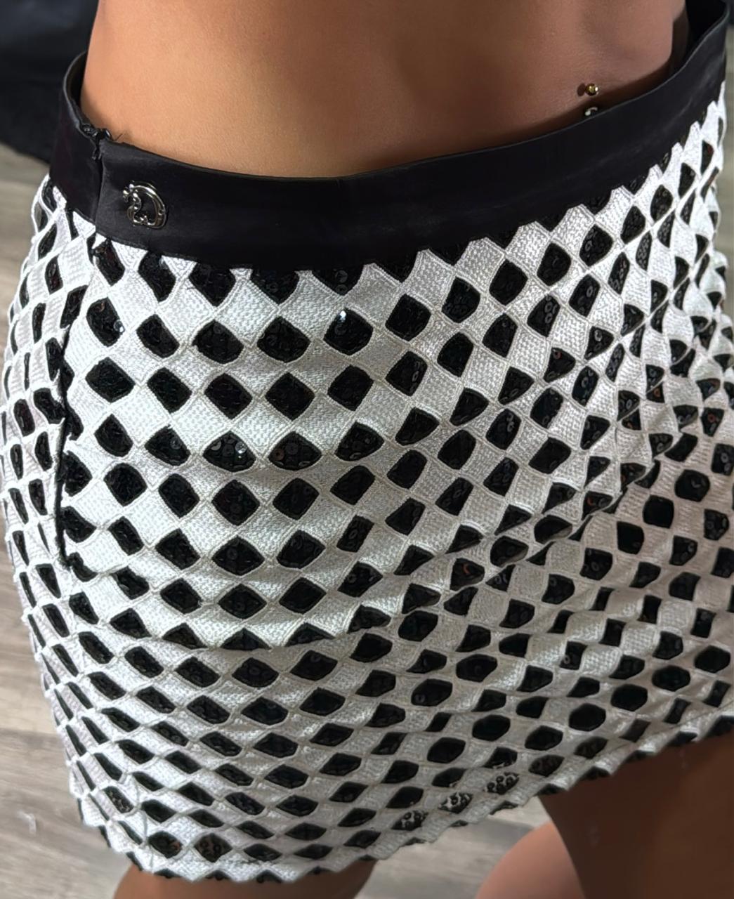 Saia Alfaiataria + Aplicação Paitê CARMEN STEFFENS