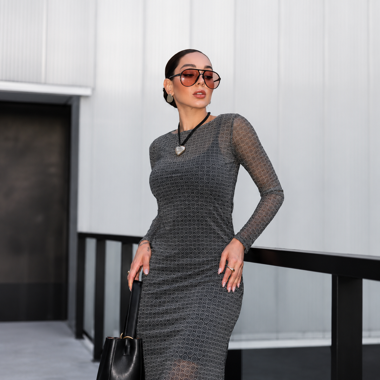 Vestido Midi + Manga Longa Tule Sobreposto