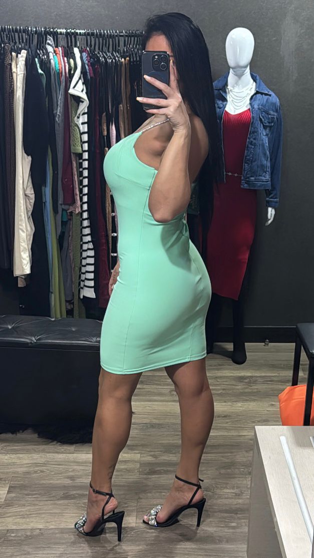 VESTIDO COM ALÇA DE STRASS