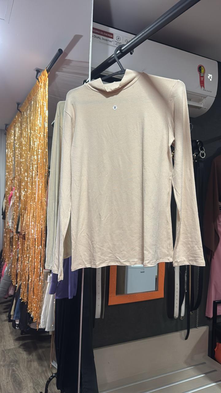 Blusa Basica Gola Alta