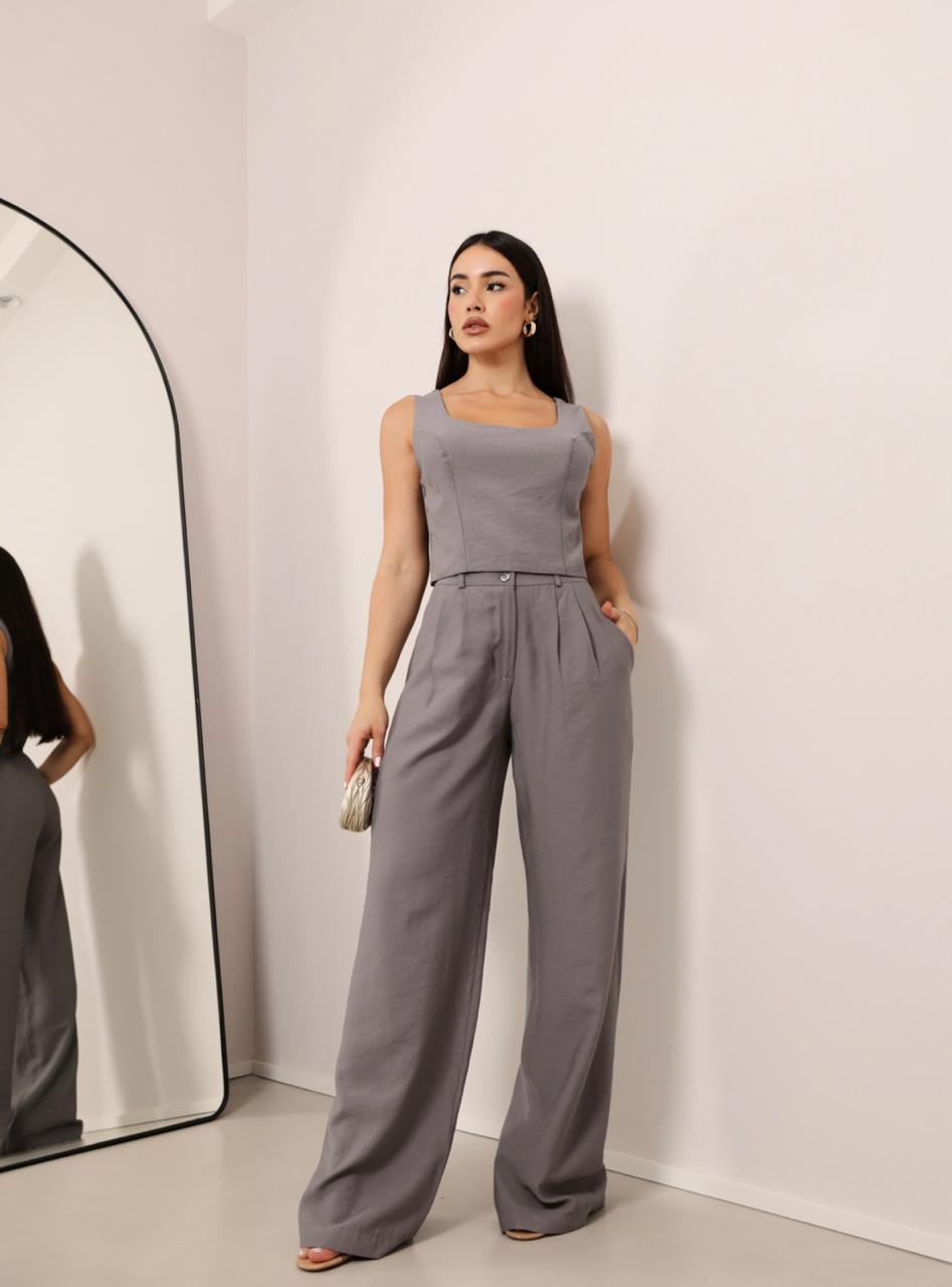 Calça Pantalona Com Botão Duplo