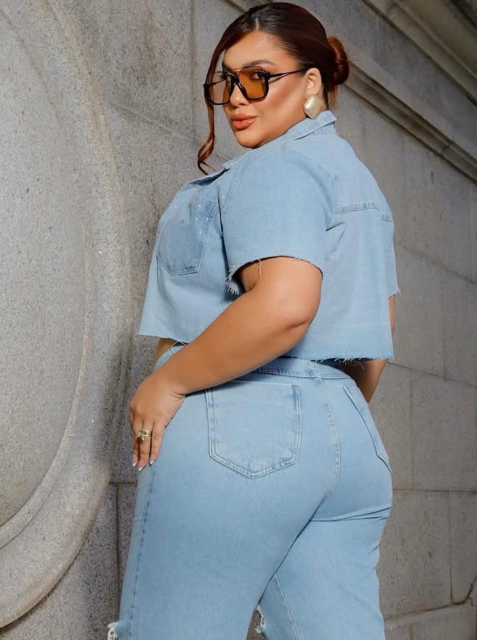 Camisa Jeans Cropped + Aplicação Strass