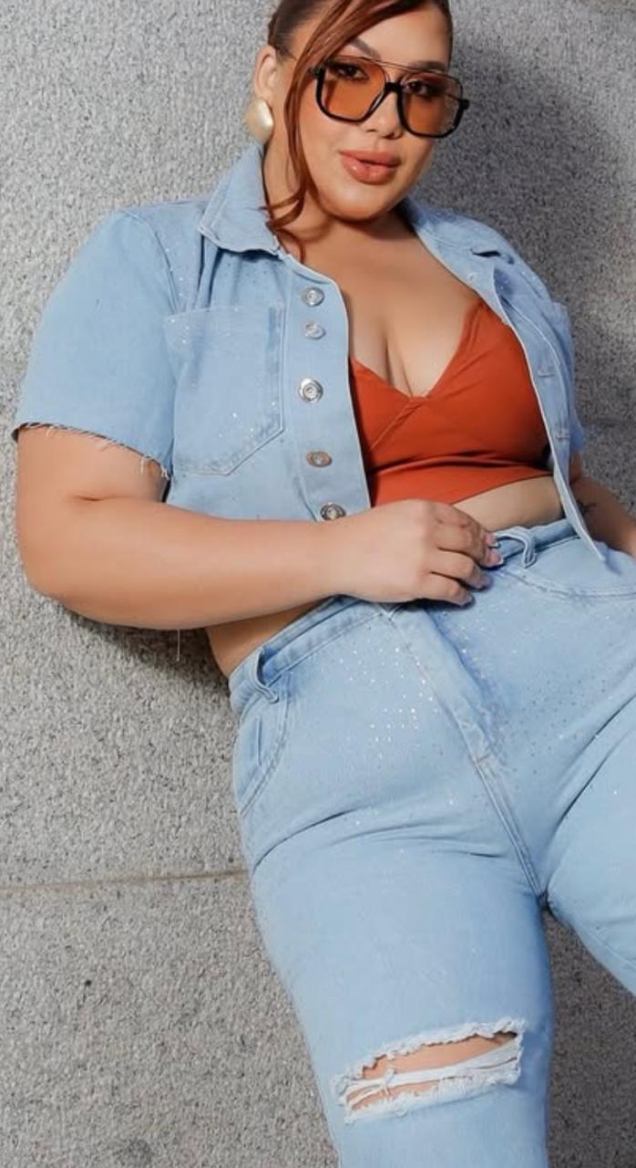 Camisa Jeans Cropped + Aplicação Strass