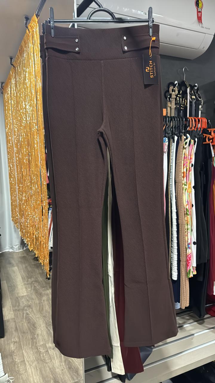 Calça Elastano Flare C/Aplicaçao Strass