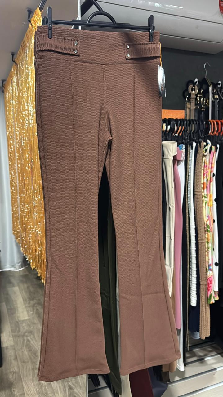 Calça Elastano Flare C/Aplicaçao Strass