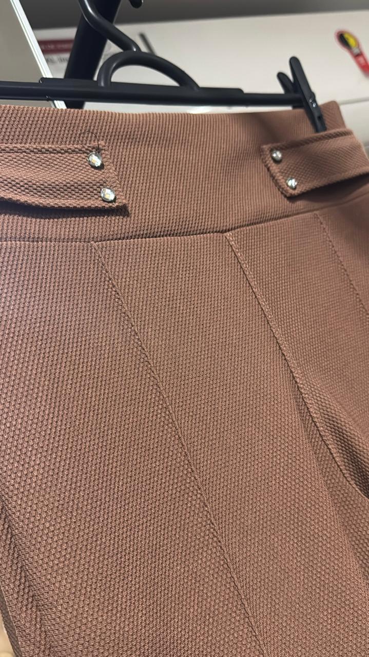 Calça Elastano Flare C/Aplicaçao Strass