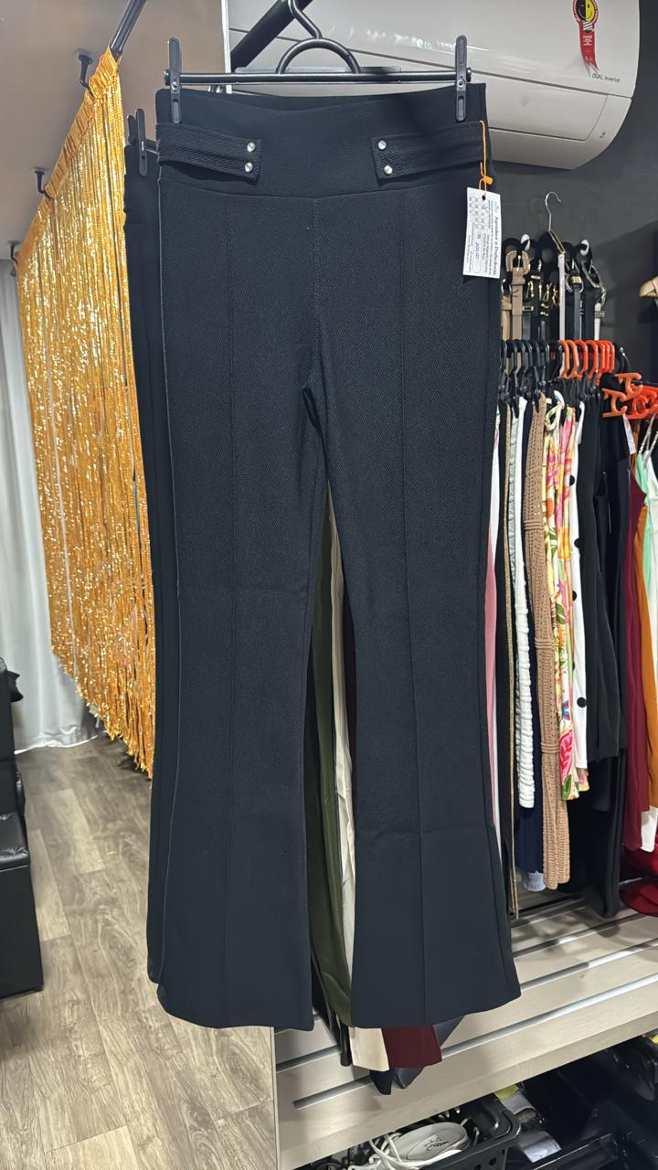 Calça Elastano Flare C/Aplicaçao Strass