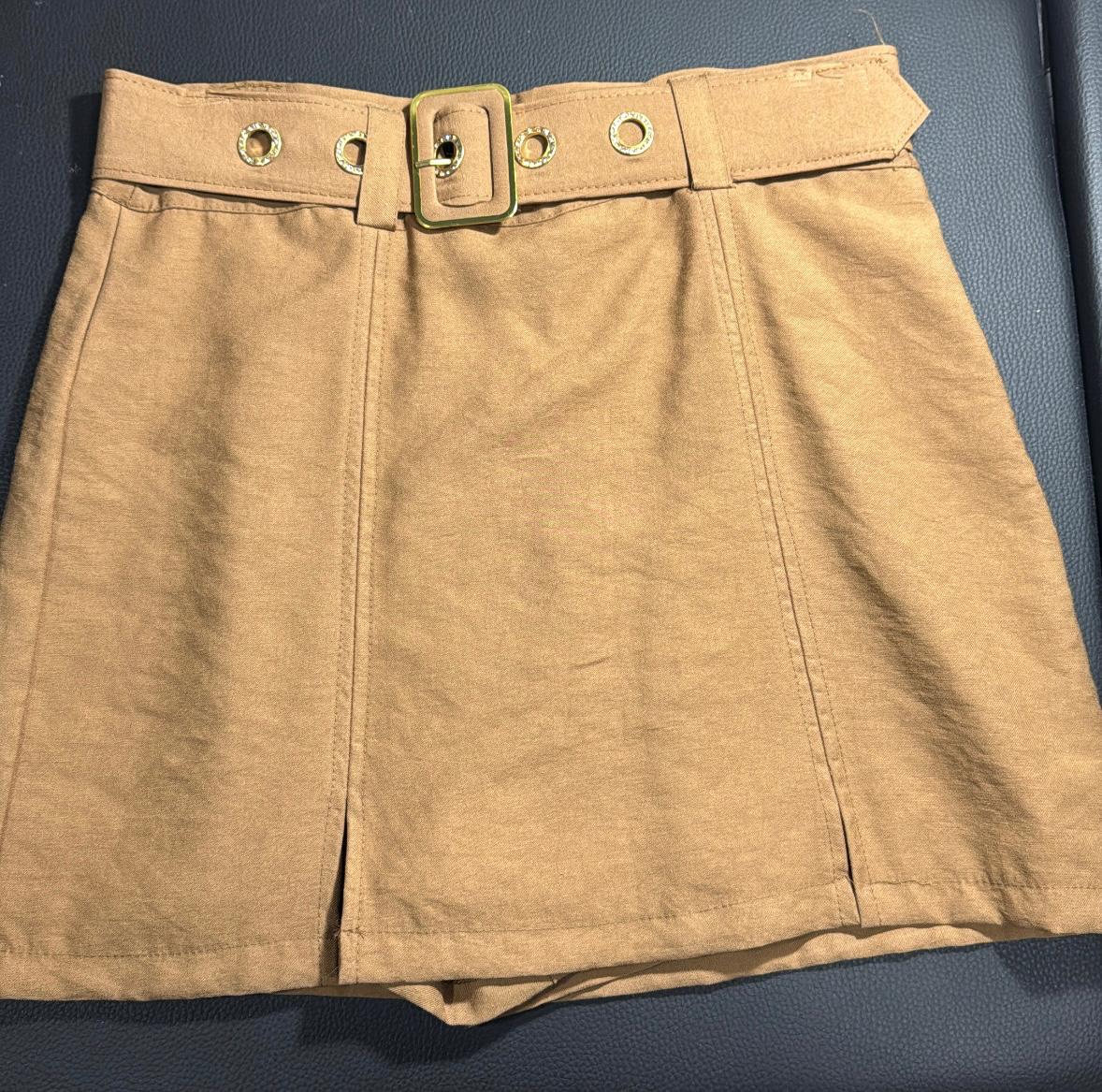 Shorts/Saia Fenda + Cinto Brilho