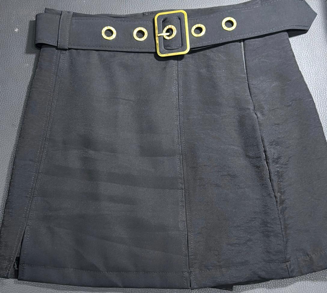 Shorts/Saia Fenda + Cinto Brilho