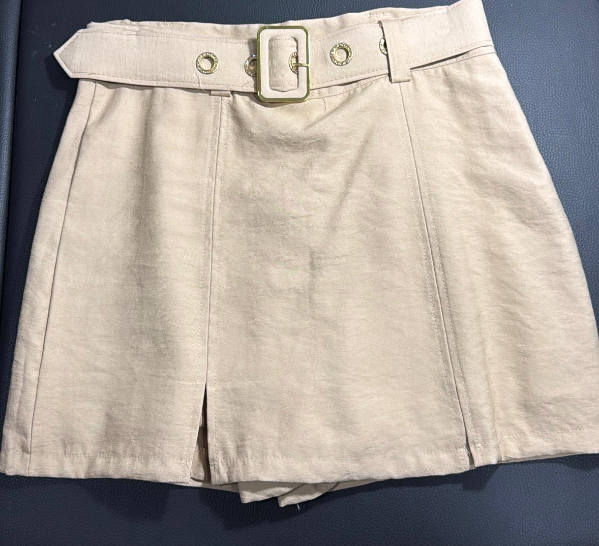 Shorts/Saia Fenda + Cinto Brilho