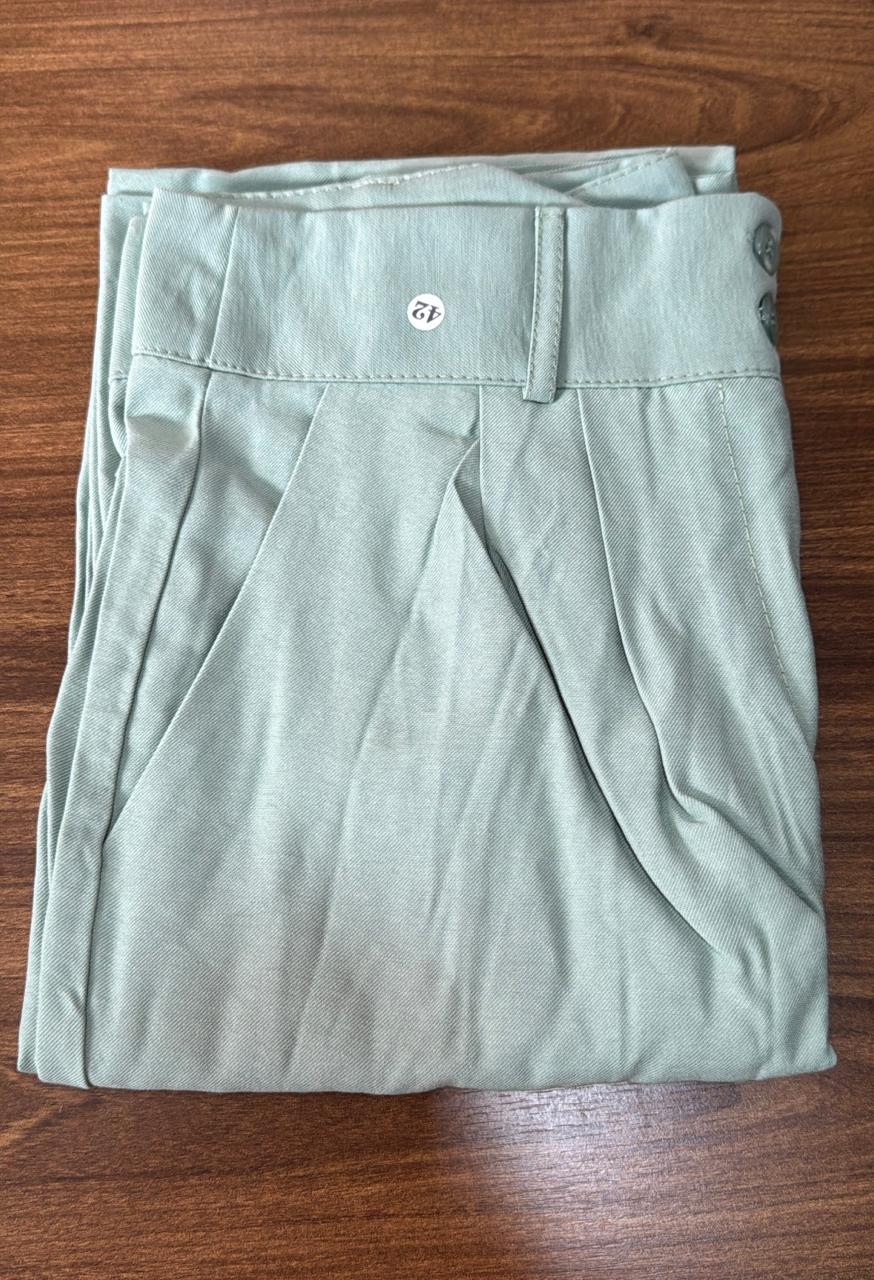 Calça Pantalona Com Botão Duplo