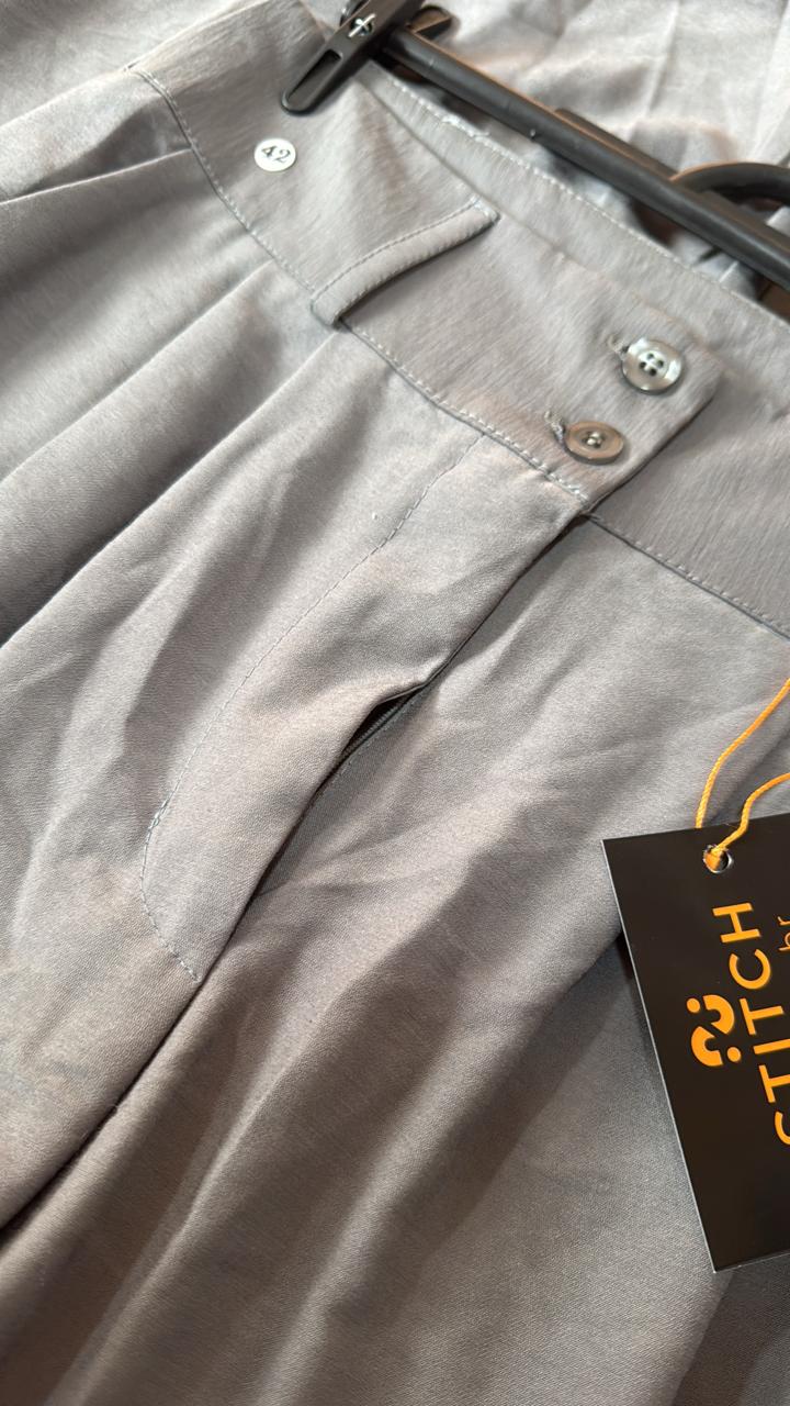 Calça Pantalona Com Botão Duplo