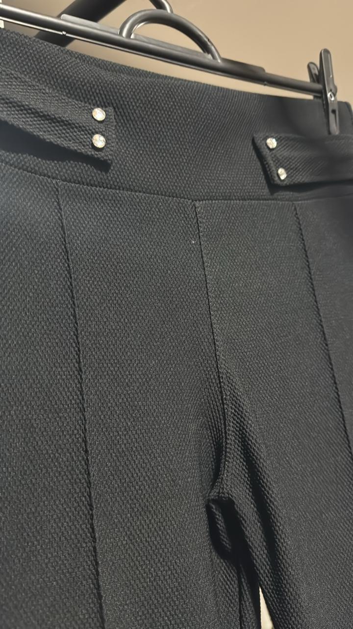 Calça Elastano Flare C/Aplicaçao Strass