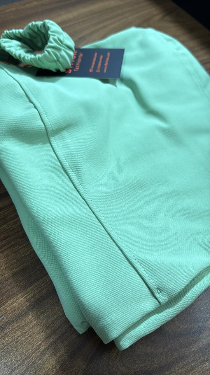 Conjunto Cropped + Shorts/Saia