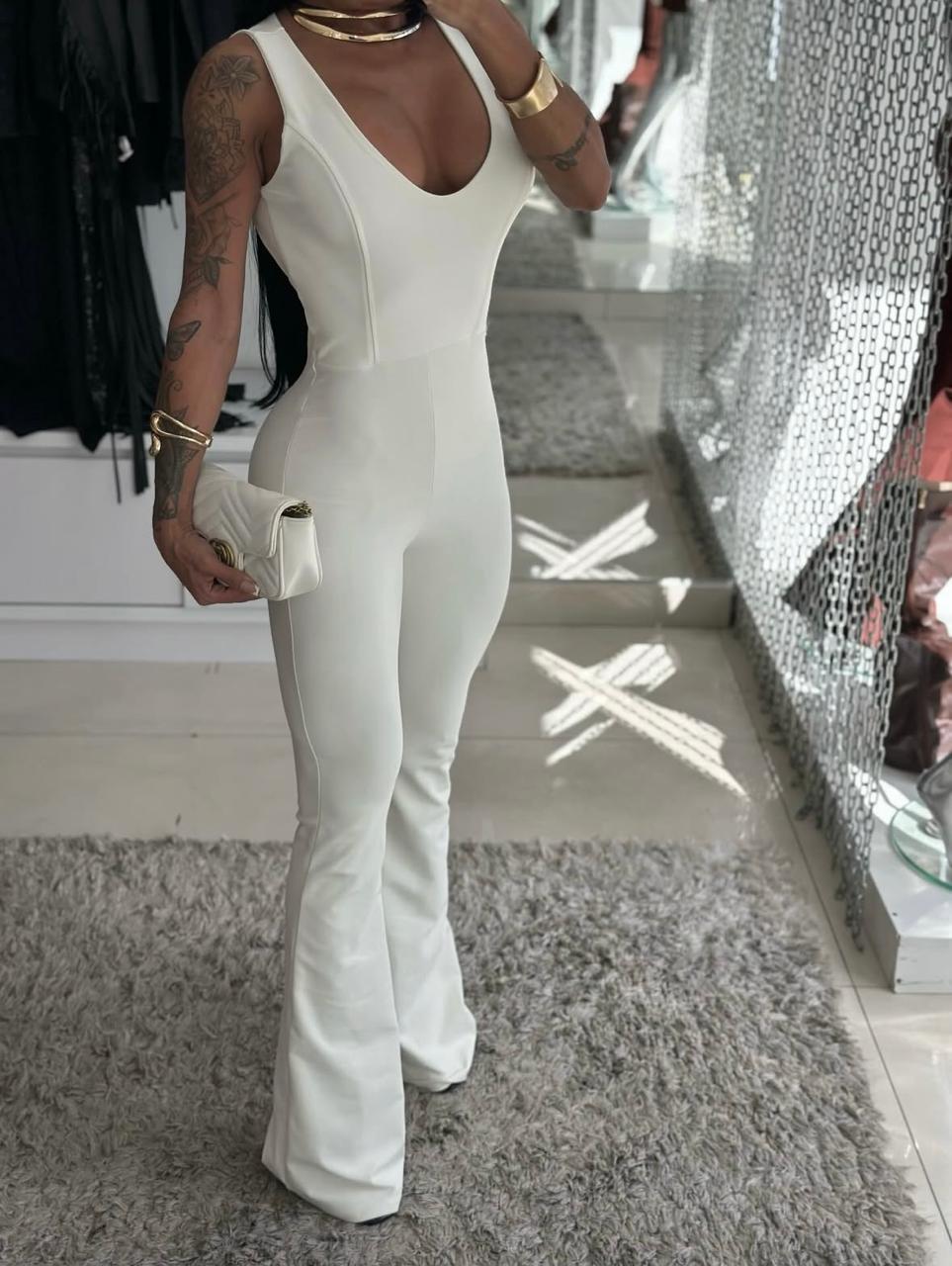 Macacão Montaria Recorte Costas