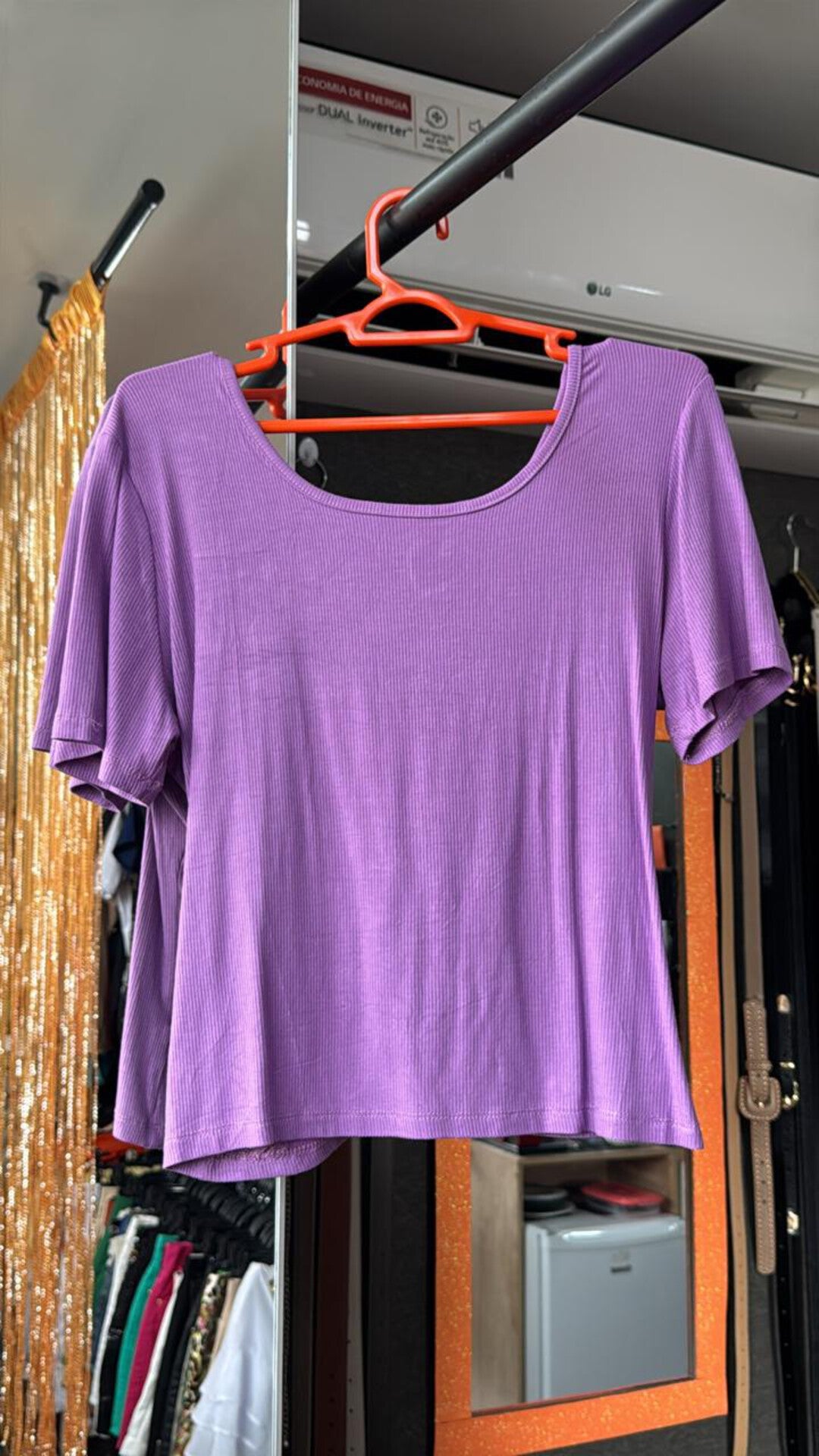 Blusinha Com Detalhe Nas Costas